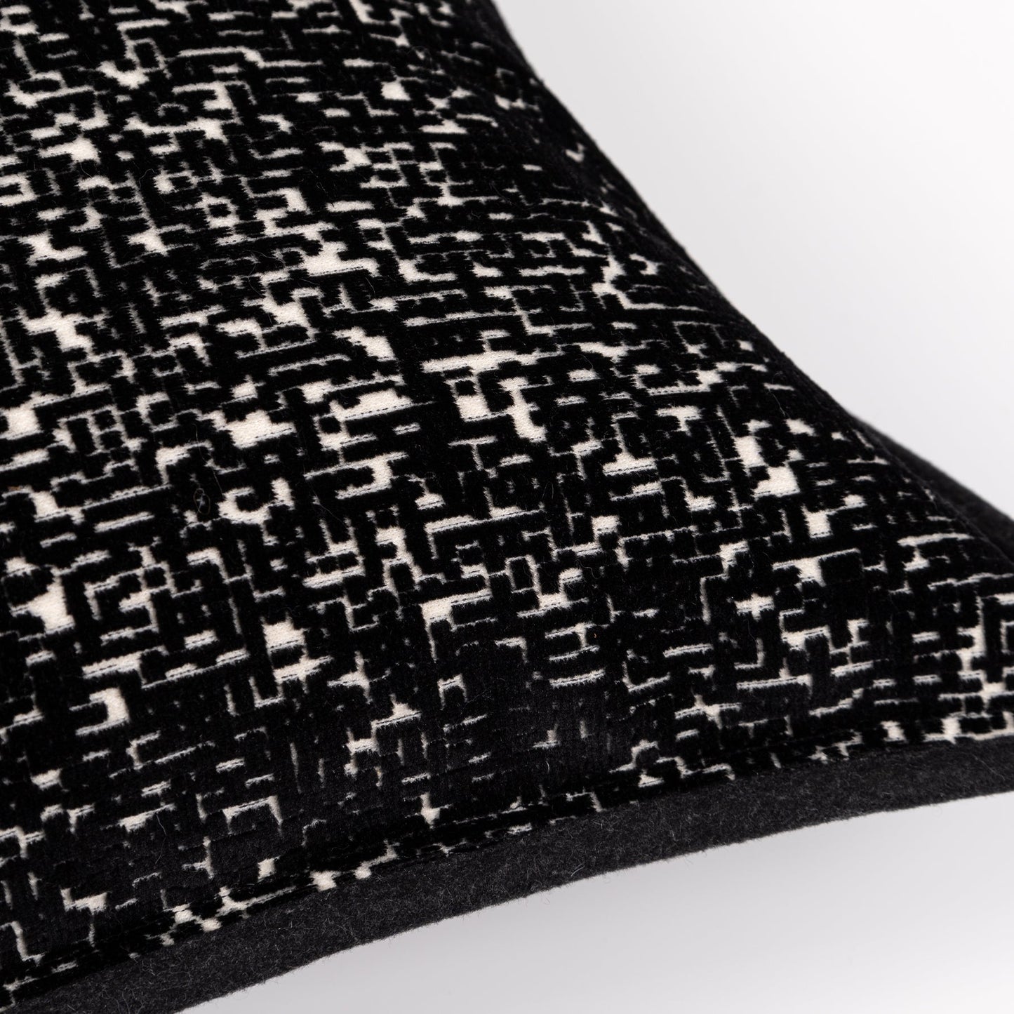 Majesty Cushion Cover