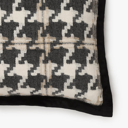 Magnus Cushion Cover